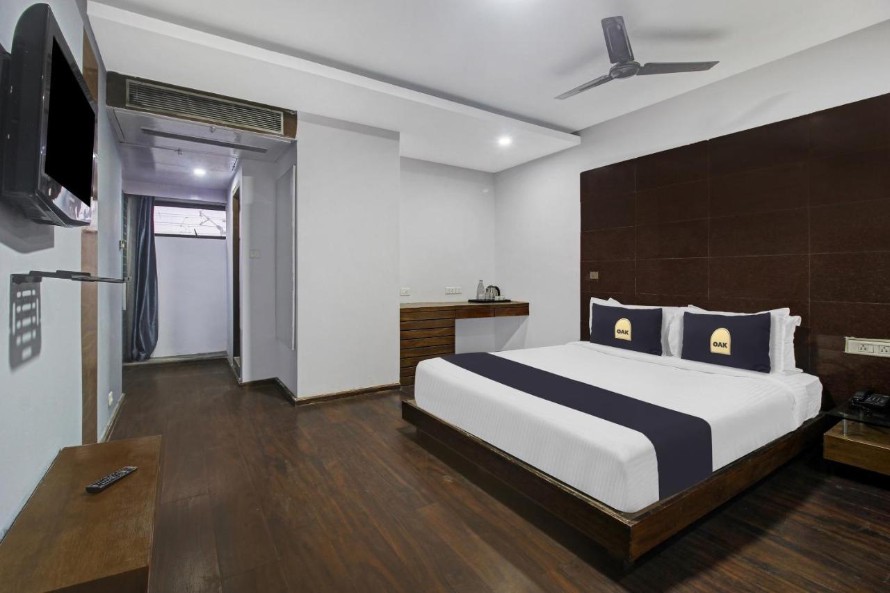 Townhouse Oak The Margi Hotel Near Yosufguda Metro Station Хайдарабад Экстерьер фото
