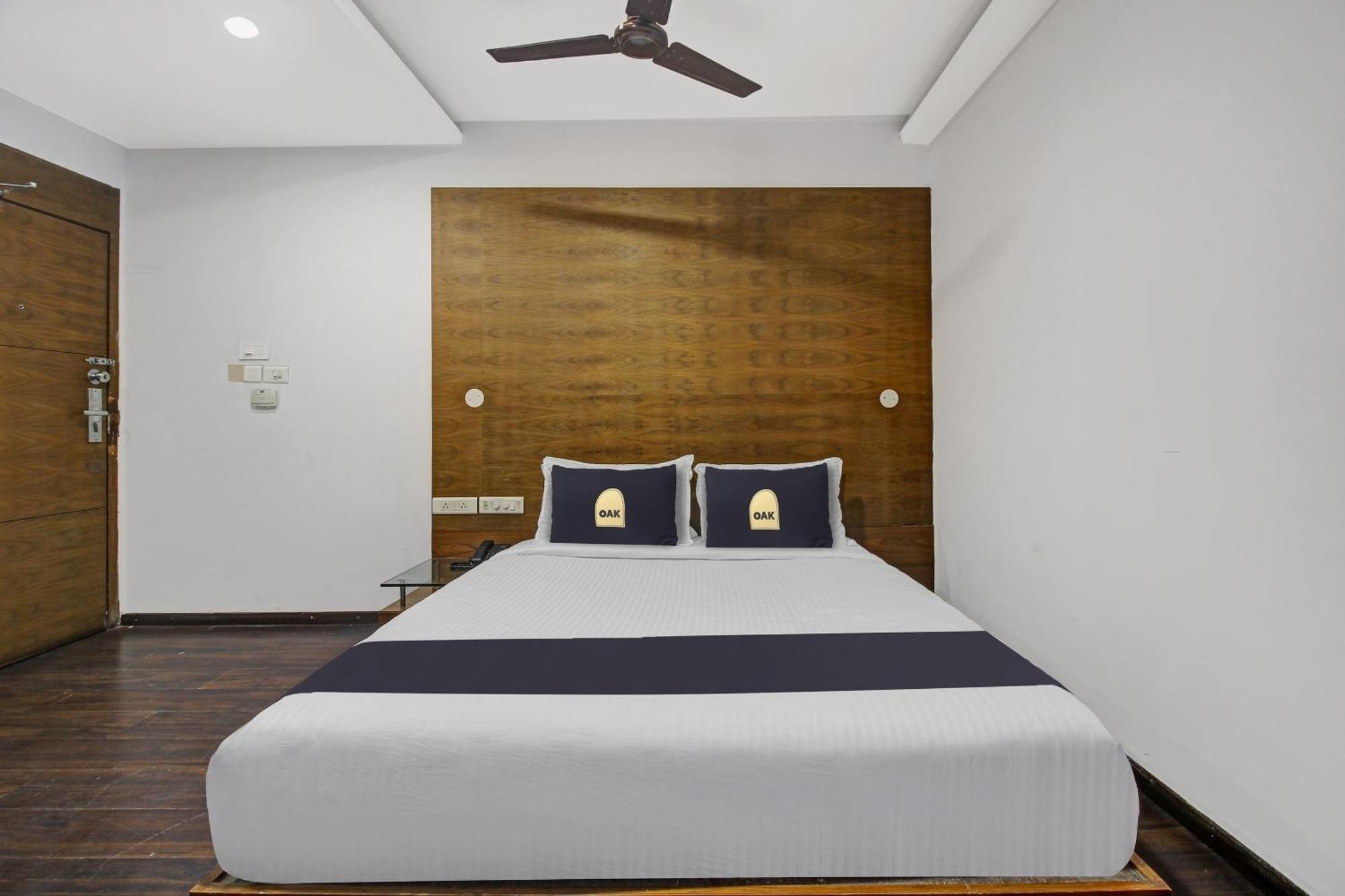 Townhouse Oak The Margi Hotel Near Yosufguda Metro Station Хайдарабад Экстерьер фото