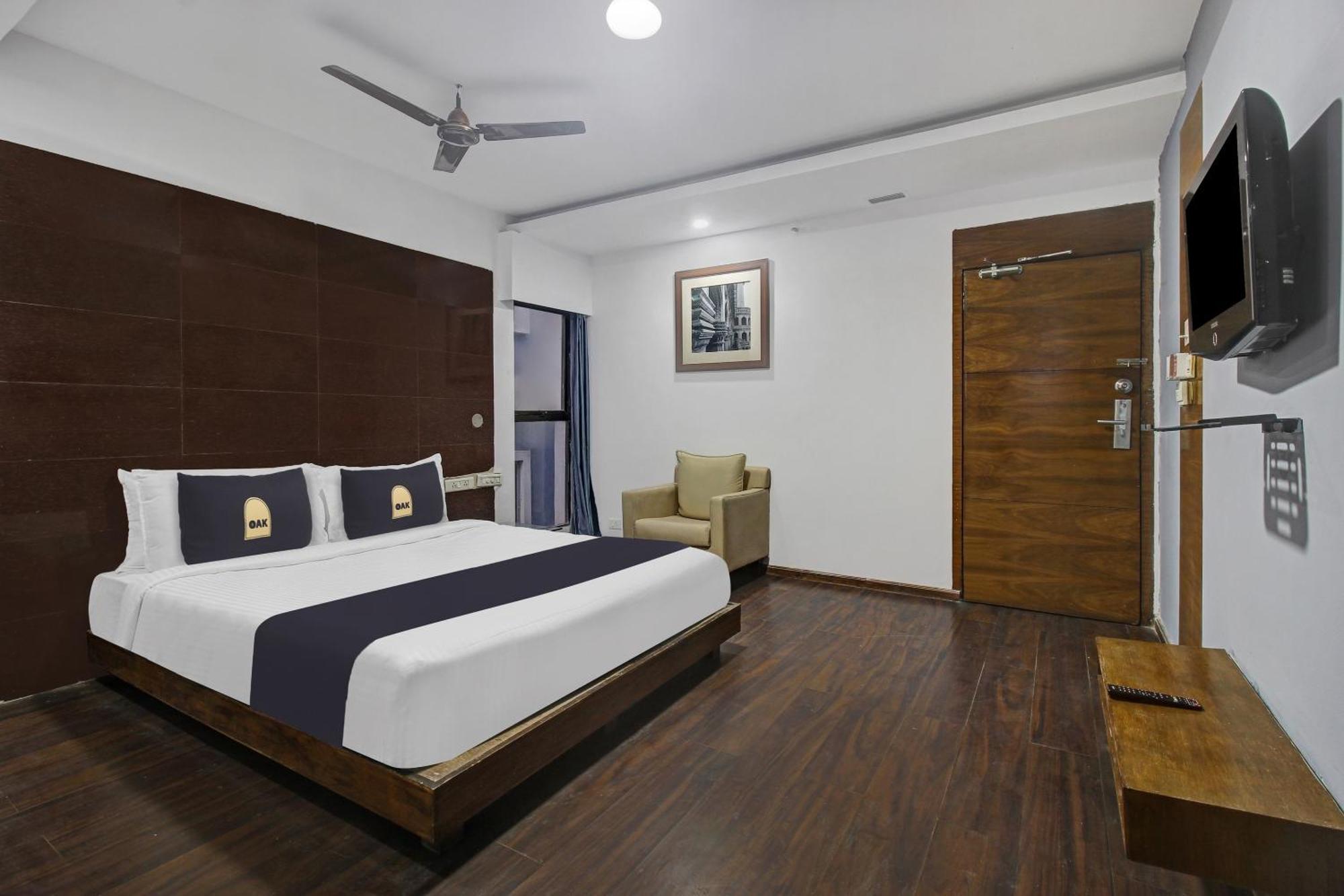 Townhouse Oak The Margi Hotel Near Yosufguda Metro Station Хайдарабад Экстерьер фото