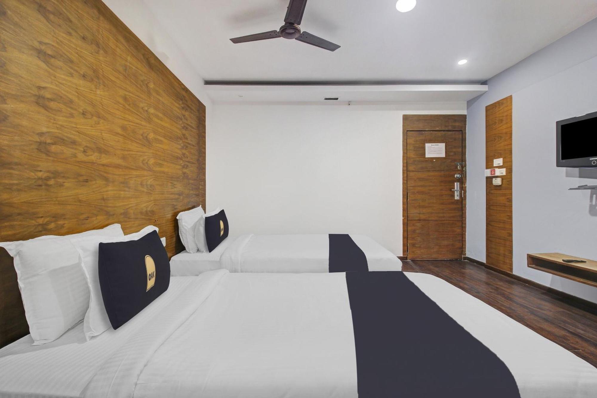 Townhouse Oak The Margi Hotel Near Yosufguda Metro Station Хайдарабад Экстерьер фото