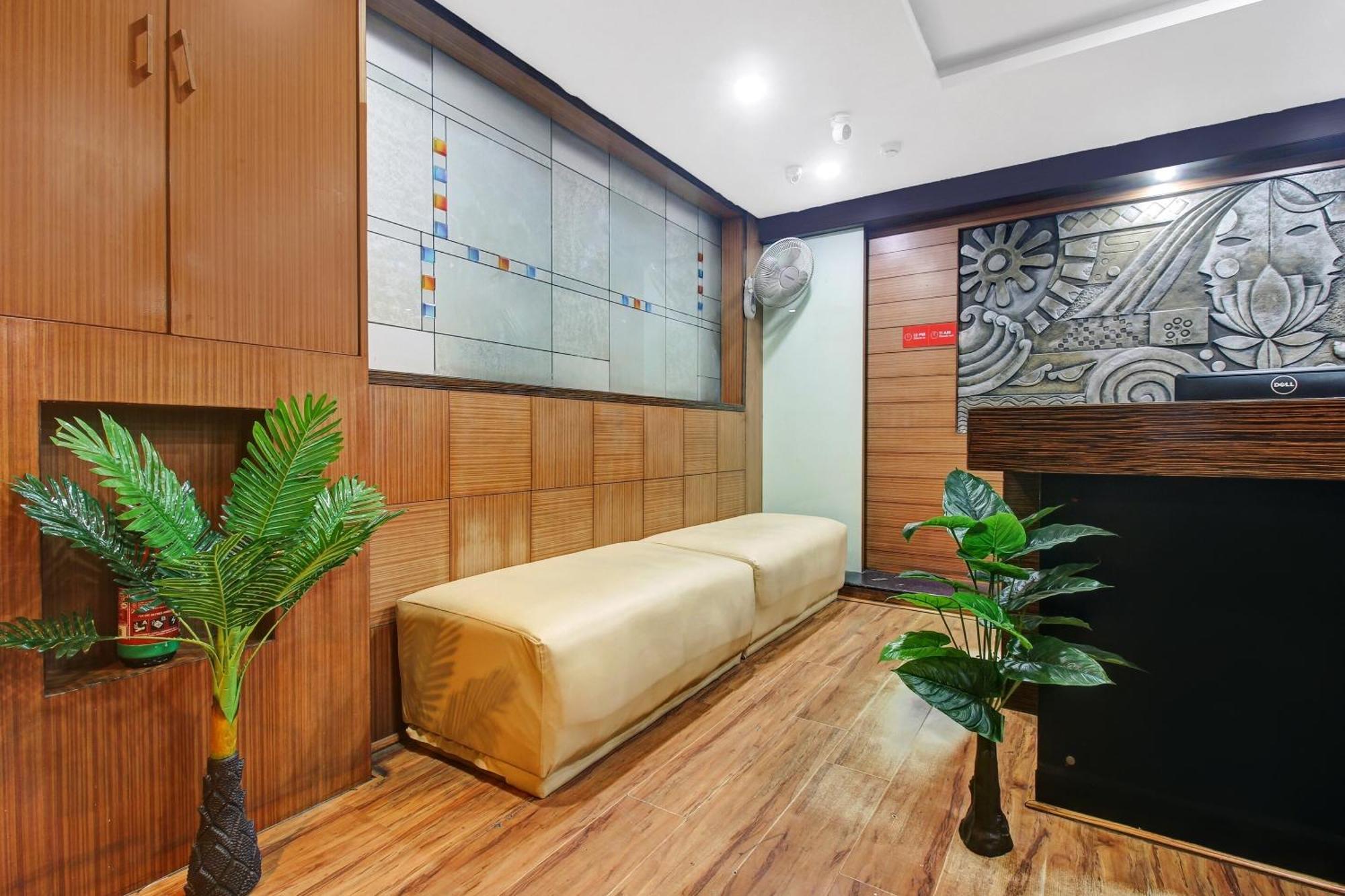 Townhouse Oak The Margi Hotel Near Yosufguda Metro Station Хайдарабад Экстерьер фото