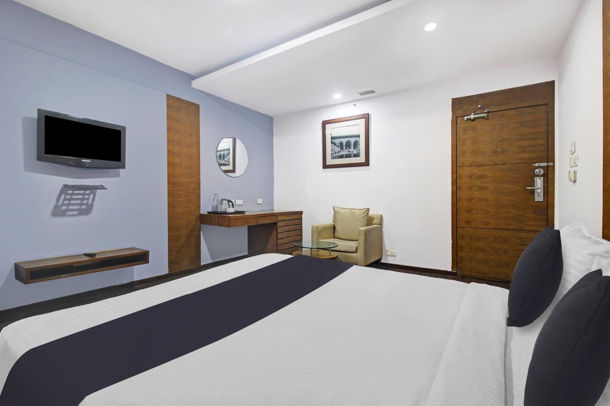 Townhouse Oak The Margi Hotel Near Yosufguda Metro Station Хайдарабад Экстерьер фото