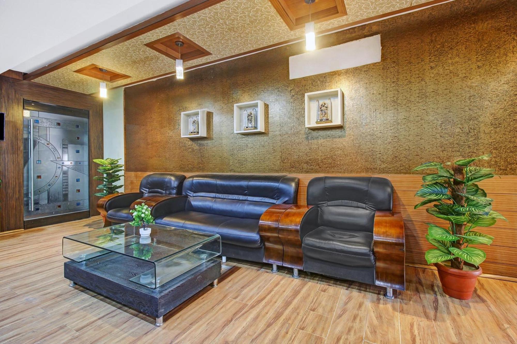 Townhouse Oak The Margi Hotel Near Yosufguda Metro Station Хайдарабад Экстерьер фото