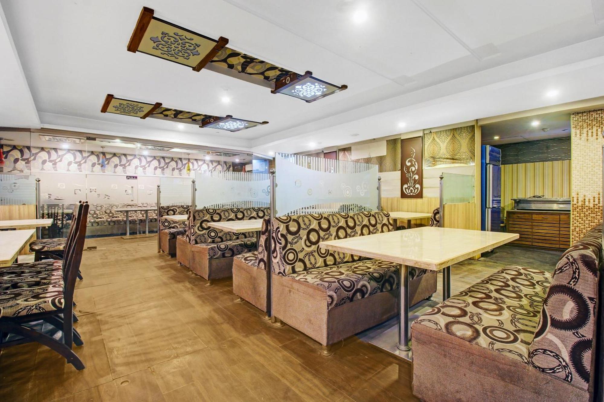 Townhouse Oak The Margi Hotel Near Yosufguda Metro Station Хайдарабад Экстерьер фото